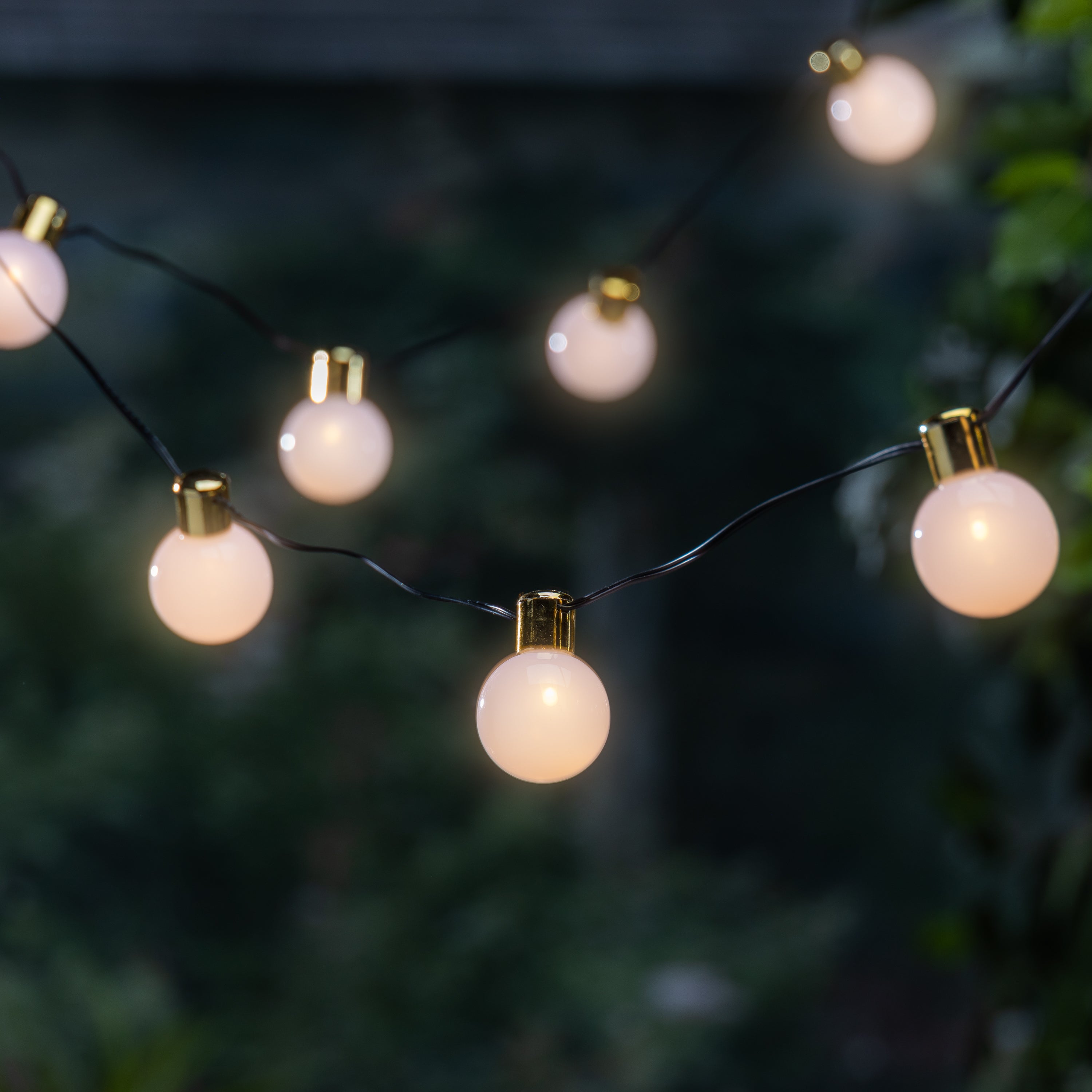 White and Gold Light Garland, 30 Warm Battery LEDs with Timer